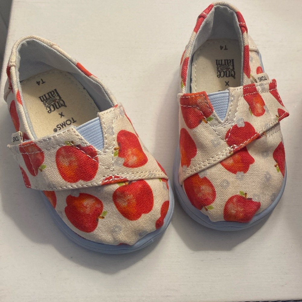 TOMS Baby Apple Slip-on Sneakers with Velcro strap Size 4